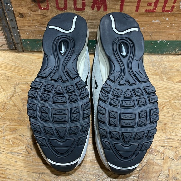 Brand new unworn in box. Nike Air Max 97 SE. Style DV7421-002 in size 10 - Picture 4 of 6